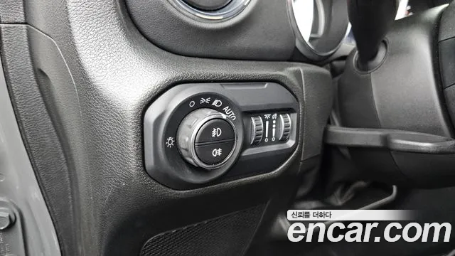 Jeep Wrangler 2022 — фото 18