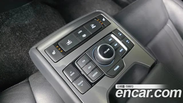 Hyundai Genesis 2016 — фото 18