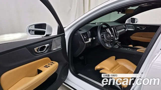 Volvo S60 2020 — фото 10