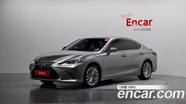 Lexus ES 2020 — фото 1