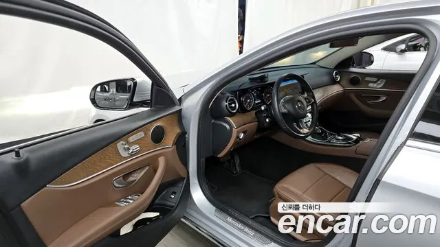 Mercedes-Benz E-Class 2018 — фото 10