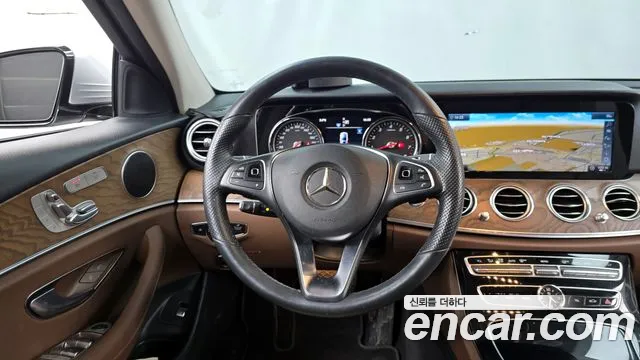 Mercedes-Benz E-Class 2018 — фото 13