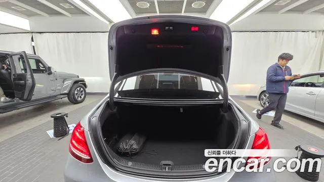 Mercedes-Benz E-Class 2018 — фото 20