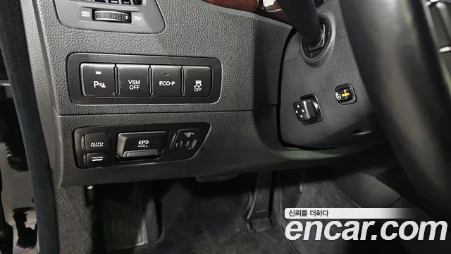 Hyundai Equus 2012 — фото 17