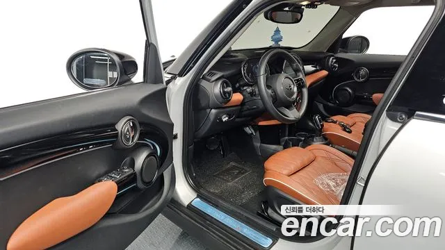 Mini Cooper 2023 — фото 10