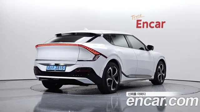 Kia EV6 2023 — фото 2