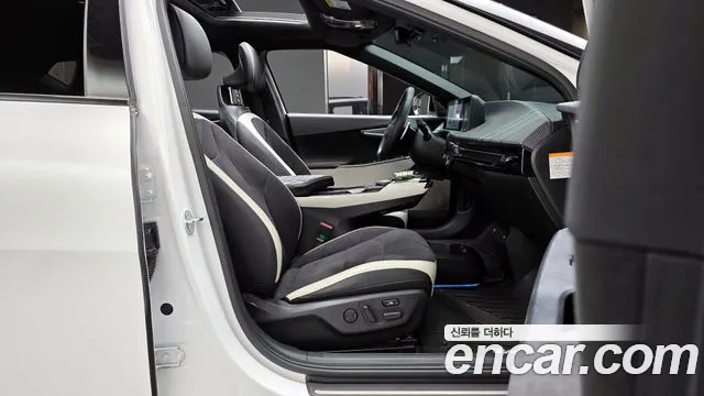 Kia EV6 2023 — фото 10