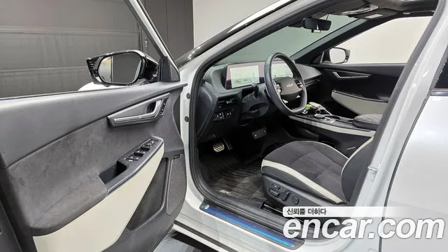Kia EV6 2023 — фото 11