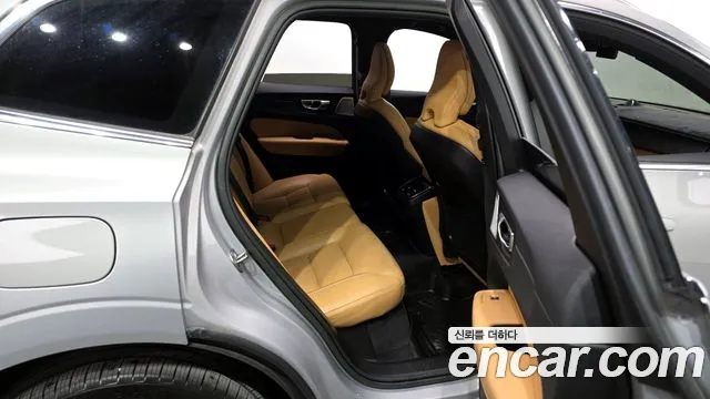 Volvo XC60 2023 — фото 13