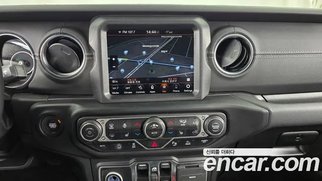 Jeep Wrangler 2022 — фото 14