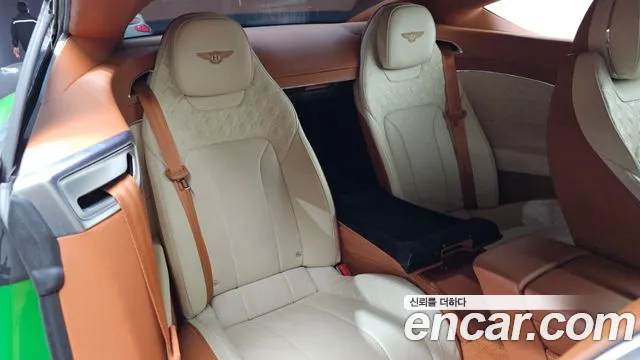 Bentley Continental 2022 — фото 12