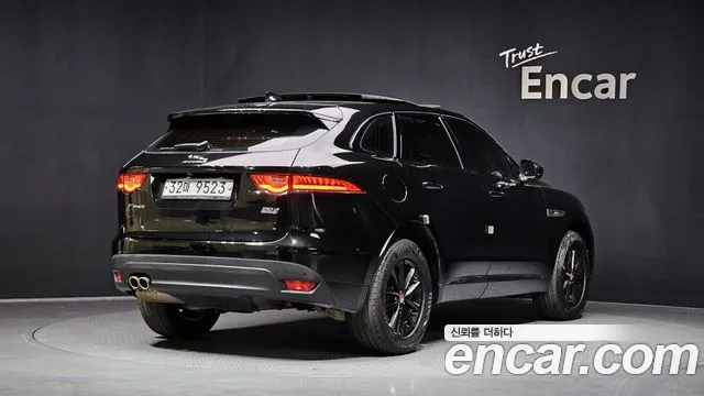 Jaguar F-PACE 2017 — фото 2