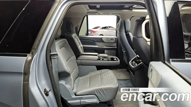 Lincoln Navigator 2018 — фото 11
