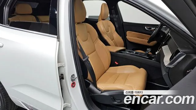 Volvo XC60 2020 — фото 10