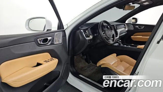Volvo XC60 2020 — фото 11