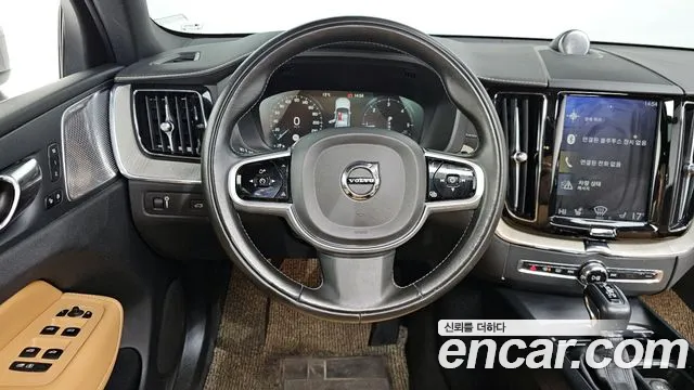 Volvo XC60 2020 — фото 13