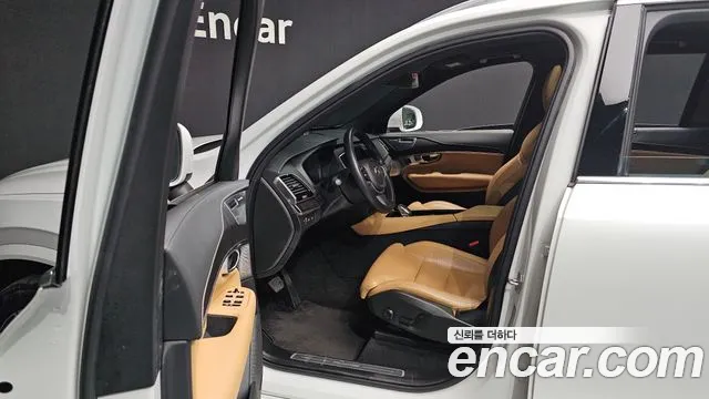 Volvo XC90 2021 — фото 10