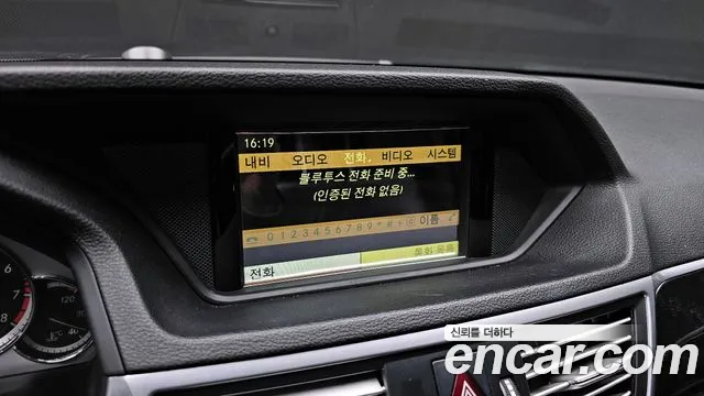 Mercedes-Benz E-Class 2011 — фото 16