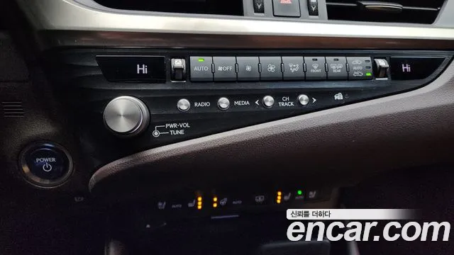 Lexus ES 2021 — фото 16