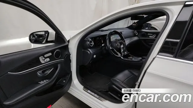 Mercedes-Benz E-Class 2022 — фото 10