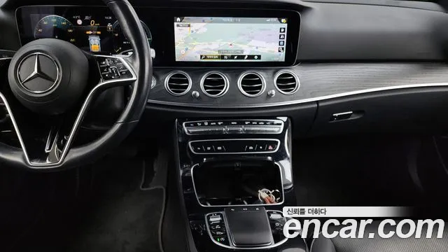 Mercedes-Benz E-Class 2022 — фото 14