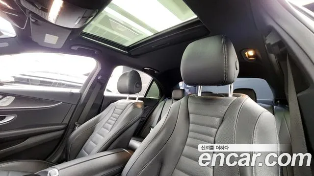 Mercedes-Benz E-Class 2022 — фото 19