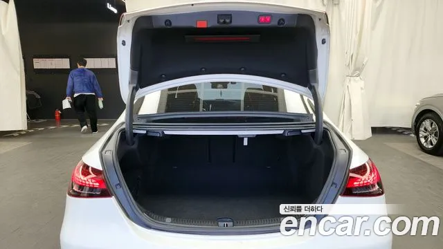 Mercedes-Benz E-Class 2022 — фото 20