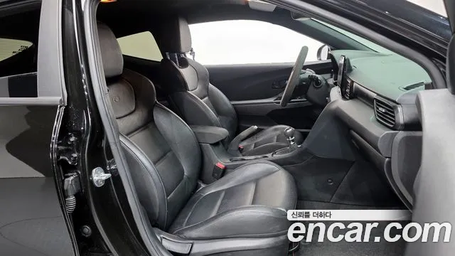 Hyundai Veloster 2022 — фото 10
