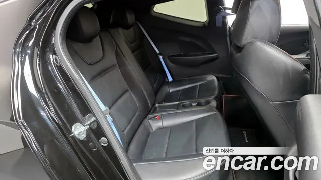 Hyundai Veloster 2022 — фото 12