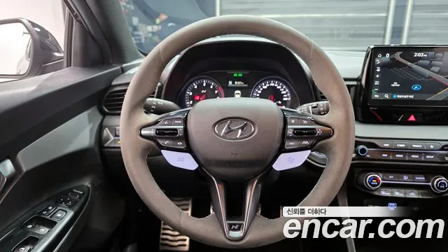 Hyundai Veloster 2022 — фото 13