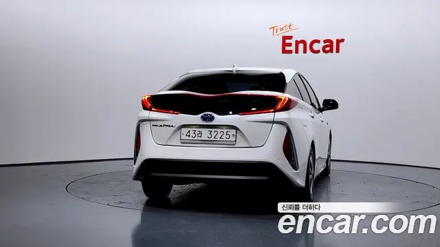 Toyota Prius 2017 — фото 4