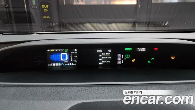 Toyota Prius 2017 — фото 8