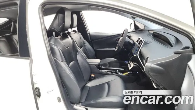 Toyota Prius 2017 — фото 11