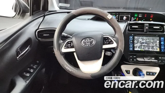 Toyota Prius 2017 — фото 13
