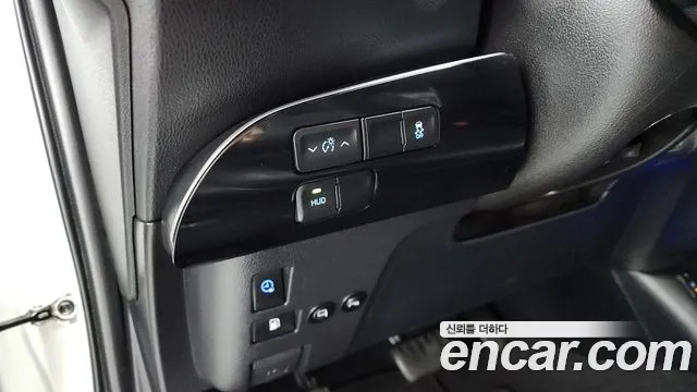 Toyota Prius 2017 — фото 18