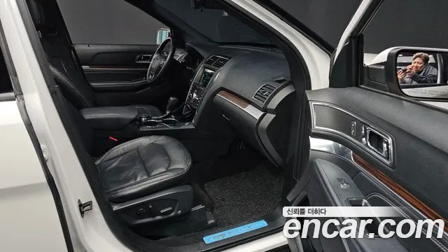 Ford Explorer 2019 — фото 10