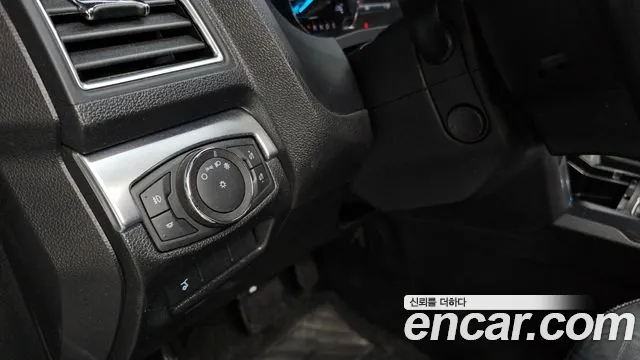 Ford Explorer 2019 — фото 18