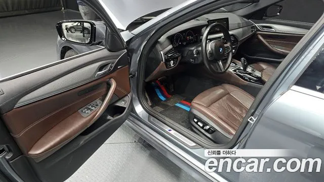 BMW 5-Series 2019 — фото 10