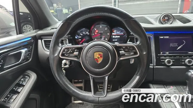 Porsche Macan 2015 — фото 14