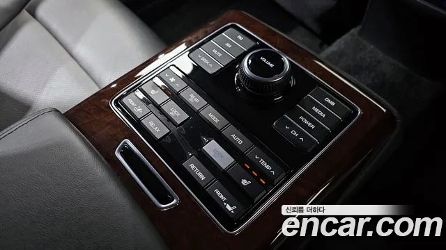 Hyundai Equus 2013 — фото 19