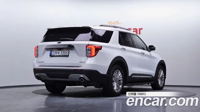 Ford Explorer 2022 — фото 1