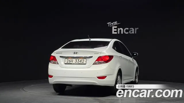Hyundai Accent 2011 — фото 4