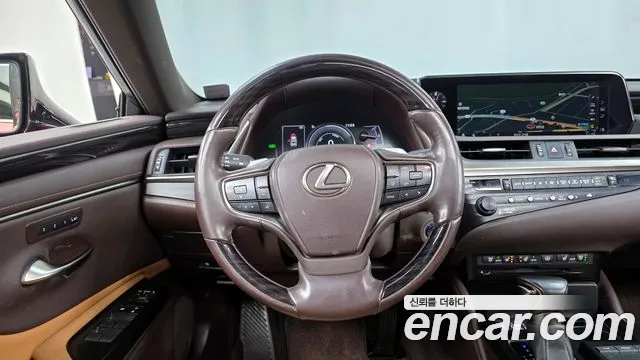 Lexus ES 2019 — фото 13