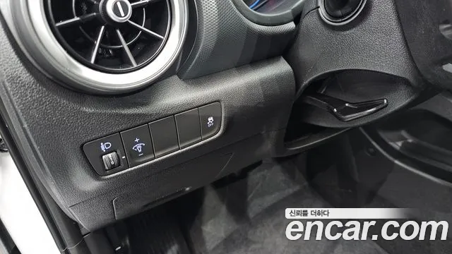 Hyundai Kona 2023 — фото 13