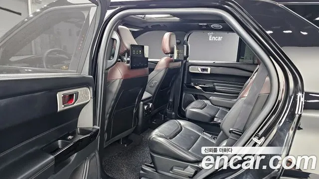 Ford Explorer 2022 — фото 11
