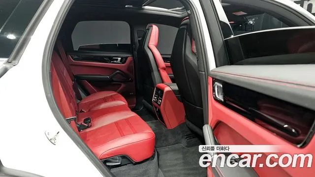 Porsche Cayenne 2019 — фото 11