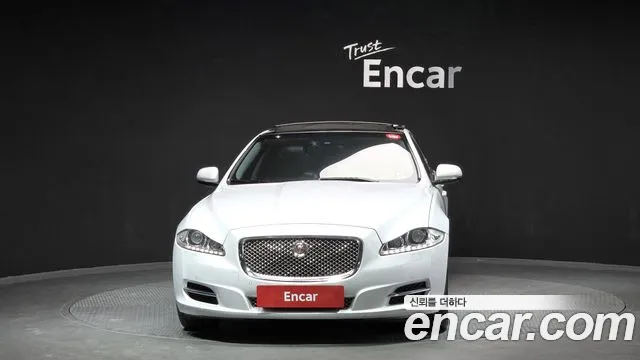 Jaguar XJ 2015 — фото 3