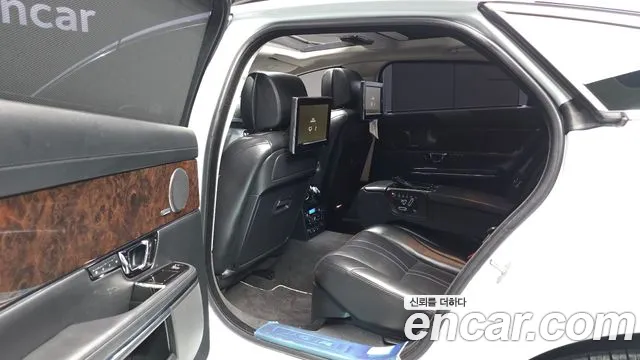Jaguar XJ 2015 — фото 12