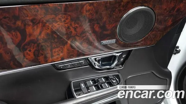Jaguar XJ 2015 — фото 19