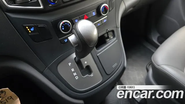 Hyundai Starex 2017 — фото 9
